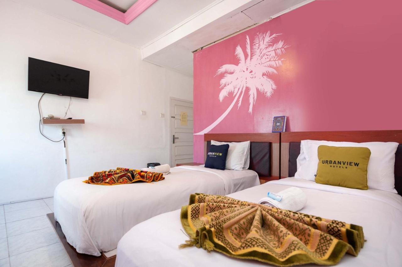 Urbanview Hotel Ananda Syariah By Reddoorz Букитинги Екстериор снимка