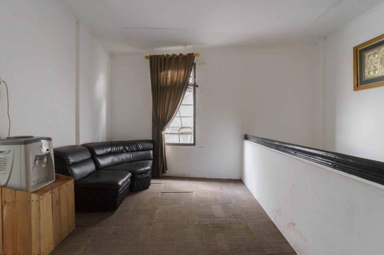 Urbanview Hotel Ananda Syariah By Reddoorz Букитинги Екстериор снимка